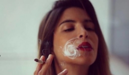 Tân Hoa hậu Hòa bình Quốc tế 2017 gây xôn xao với hình ảnh 'phì phèo' thuốc lá