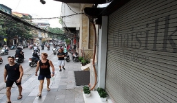 Loạt động thái 'lạ' ở nhiều cửa hàng khăn lụa của thương hiệu Khaisilk 