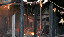 Đốt nhà do mâu thuẫn gia đình