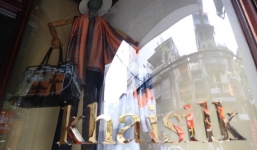 Luật sư: Khách hàng, làng nghề, đối tác đều có quyền khởi kiện Khaisilk đòi bồi thường