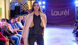 Người mẫu Nga xinh đẹp qua đời ở tuổi 14 vì làm việc quá sức sau show diễn kéo dài 13 tiếng