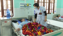 7 người trong một gia đình nhập viện nghi do ngộ độc rượu