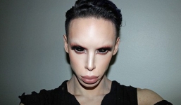 Chi 1,3 tỷ đồng phẫu thuật để trở thành người ngoài hành tinh