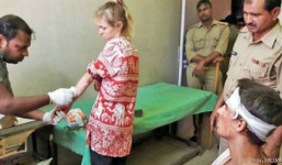 Ngăn người lạ chụp ảnh bạn gái, du khách bị đánh trọng thương