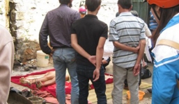 Đưa dao thách thức, con trai bị bố chém trọng thương