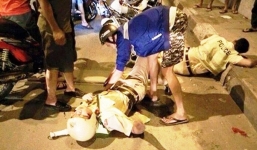 Bị chặn xe kiểm tra, thanh niên lao thẳng vào CSGT định bỏ trốn