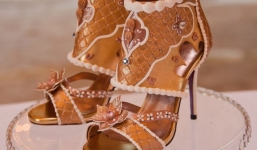 Cận cảnh đôi giày đắt nhất thế giới giá 15 triệu USD