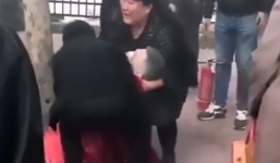 Chú rể suýt chết trong đám cưới vì bị xịt bình chữa cháy vào mặt