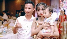 “Lấy chồng được cả nhà chồng”, nàng dâu khoe bố chồng cặm cụi khâu màn cho con khi chăm cháu ngủ