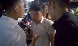 Nam thanh niên mượn taxi của bạn đi thử, mất lái đâm hỏng 5 xe máy