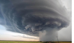 Bão nối áp thấp vào Biển Đông, nhiều khả năng có vòi rồng