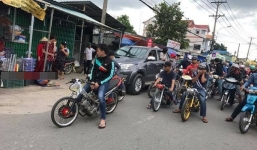Nhóm thanh niên đi xe độ rồ ga, nẹt bô đua xe trong tang lễ khiến nhiều người bức xúc