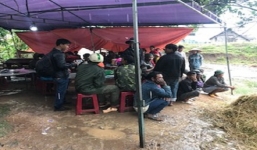 Thảm án ở Gia Lai: Vợ nghi phạm bồng con chạy trốn mới thoát chết