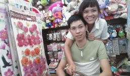 Gia đình phản đối, sợ bị lừa, cô gái này vẫn quyết tâm cưới chàng trai bị liệt tứ chi hơn 9 tuổi