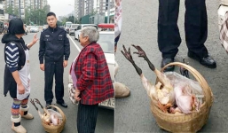 Vượt hơn 200km, người mẹ già một mình lạc lõng giữa thành phố xa lạ chỉ để mang đồ ăn cho con gái