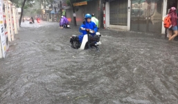 Di dời khẩn hơn 380.000 dân tránh bão Damrey