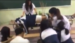 Nhóm học sinh bị chỉ trích gay gắt vì tổ chức sinh nhật cho bạn theo phong cách đám tang