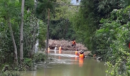 Trắng đêm tìm kiếm nữ nhân viên thủy lợi bất ngờ bị lũ cuốn mất tích