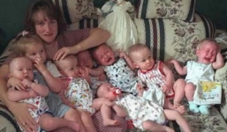 Ca sinh 7 đầu tiên trên thế giới và cuộc sống của gia đình họ sau 20 năm khiến ai cũng kinh ngạc