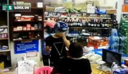 Mang bình xịt hơi cay đi cướp tiền, toán cướp lãnh hậu quả ê chề