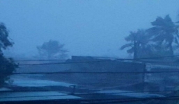 Những hình ảnh khủng khiếp khi bão số 12 đổ bộ vào đất liền