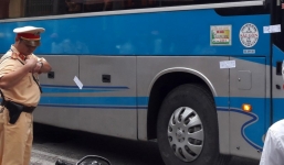 Vụ xe khách cố thủ nhiều giờ gây ách tắc quốc lộ 1A: Phát hiện nhiều vỏ đạn và thuốc lá ngoại