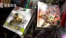 Nguy hại từ những món đồ chơi đang được trẻ em ưa thích, bán tràn lan trước cổng trường