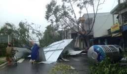 Bão Con voi làm 58 người chết và mất tích, nhiều nơi chìm trong bóng đêm