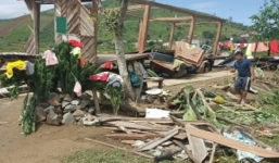 Bão số 12: Ám ảnh khoảnh khắc ôm con chạy khỏi ngôi nhà sắp sập