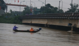 Bé 4 tuổi bị lũ cuốn mất tích ở Thừa Thiên - Huế