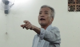 Cụ ông 60 tuổi  giết người ngủ cạnh vợ bật khóc tại tòa