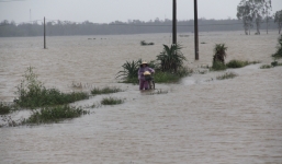 Chạy đua với lũ, đưa 3 sản phụ chuyển dạ đến viện