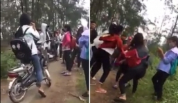 Vì một câu nói, nữ sinh bị 3 bạn cùng lớp đánh gục