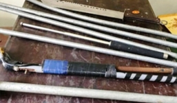 Nhóm côn đồ dùng hung khí đập phá nhà dân