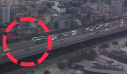 Clip cặp đôi xe khách chạy chậm như rùa bò, gây ách tắc trên đường vành đai 3
