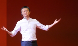 Jack Ma: Có phải tối nào người trẻ Việt Nam cũng xuống phố chơi không? Với một đất nước trẻ, việc của họ phải là làm ăn kinh doanh trên mạng chứ?