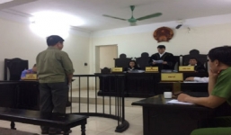 Cụ ông 80 tuổi dâm ô với bé gái 14 tuổi liên tiếp kêu oan tại tòa