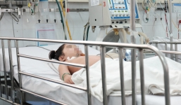 Bé gái hôn mê vì mẹ tự đo đường huyết rồi cho uống luôn thuốc hạ đường huyết của chính mình