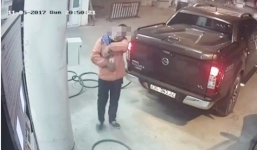 Nhân viên cây xăng quên thu tiền lên MXH nhờ tìm khách hàng gây xôn xao