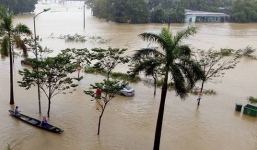 Nước lũ tại Huế lên, hàng nghìn hộ dân ở Đà Nẵng vẫn còn ngập