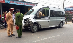 TNGT nghiêm trọng: Đối đầu xe khách, người đàn ông tử vong