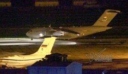 2 máy bay vận tải quân sự Mỹ liên tiếp hạ cánh xuống Đà Nẵng