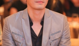 Gay gắt phản đối chuyện Đức Phúc thẩm mỹ nhưng vợ 'dao kéo' thì MC Phan Anh lại ủng hộ?