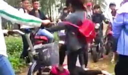 Kỷ luật nhóm nữ sinh đánh hội đồng bạn cùng lớp ở Nghệ An