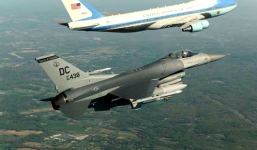 Cả phi đội máy bay 'khủng' hộ tống tổng thống Mỹ công du nước ngoài