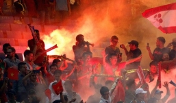 VFF bị phạt 15.000 USD vì để CĐV đốt pháo sáng trên sân khách