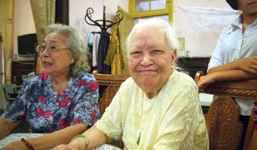 Con trai của người hiến 5.000 lượng vàng cho Nhà nước: “Mẹ tôi sống giản dị, những thứ phù phiếm hình thức chỉ là vô thường”