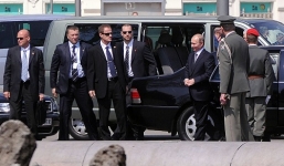 Hàng rào an ninh dày đặc quanh Tổng thống Putin khi công du nước ngoài