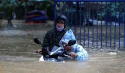 Hình ảnh bão lũ lịch sử ở miền Trung ngập tràn báo chí nước ngoài