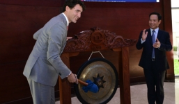 Thủ tướng Canada đánh cồng ở Sở Giao dịch chứng khoán TP HCM